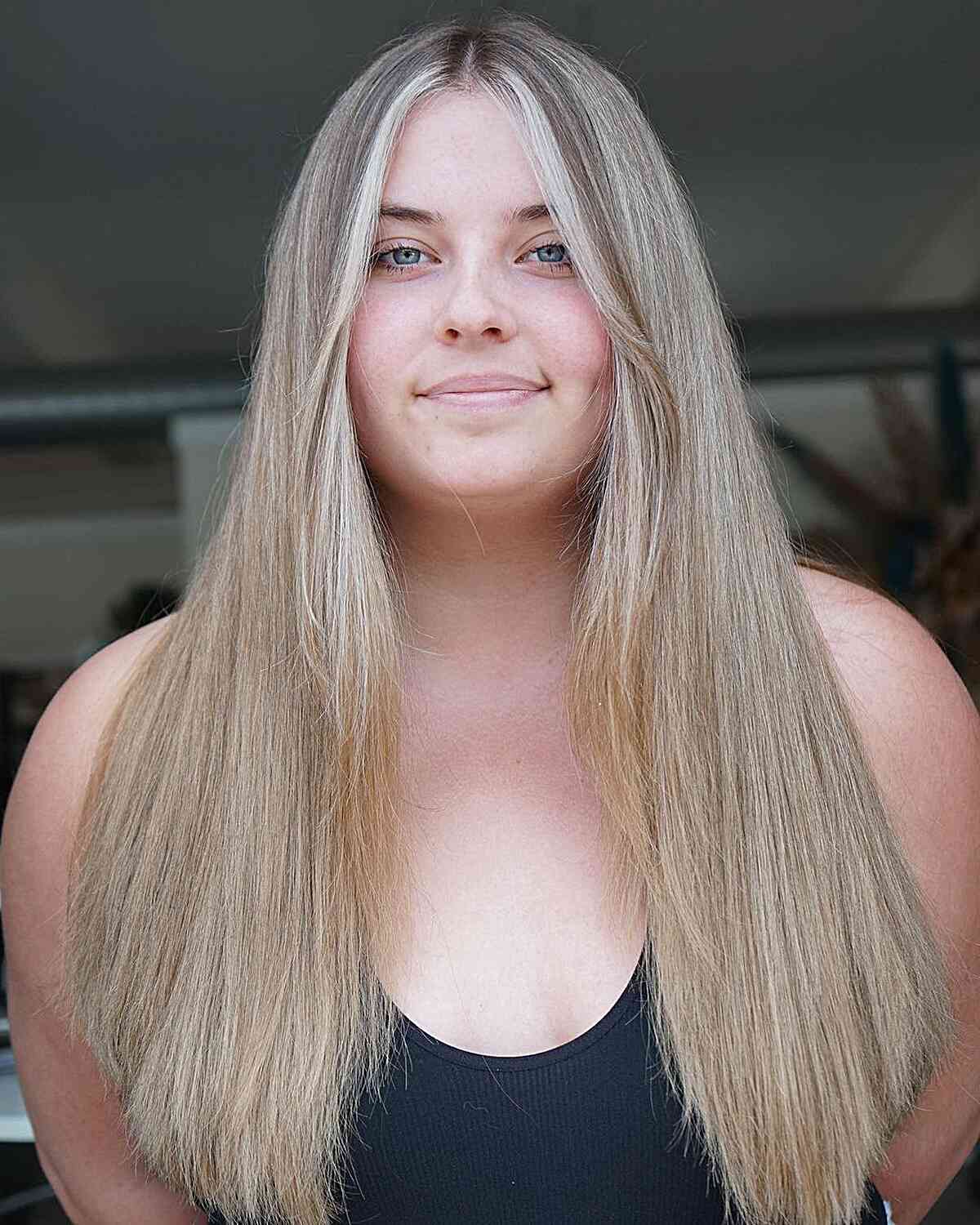 Chest-Length Sandy Blonde Balayage Straight Hair with a Money Piece
