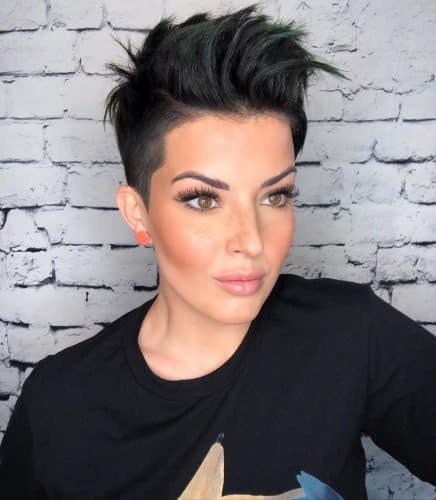 23 Flattering Short Haircuts for Oval Faces in 2024