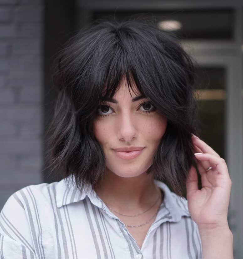 35 Bob with Curtain Bangs Hairstyle Ideas for Modern, Beachy Women