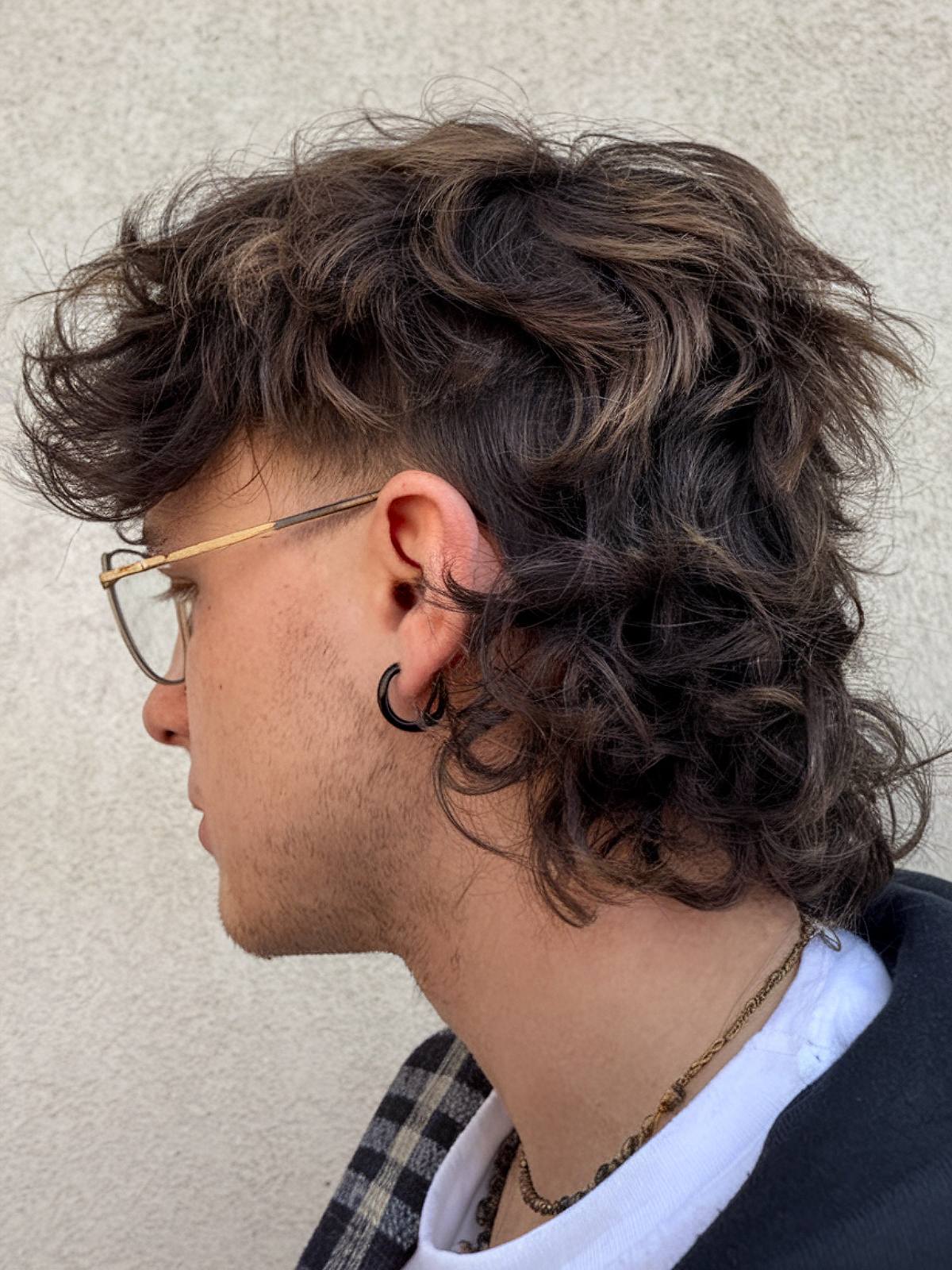 Thick hair shaggy mullet hairstyle for men