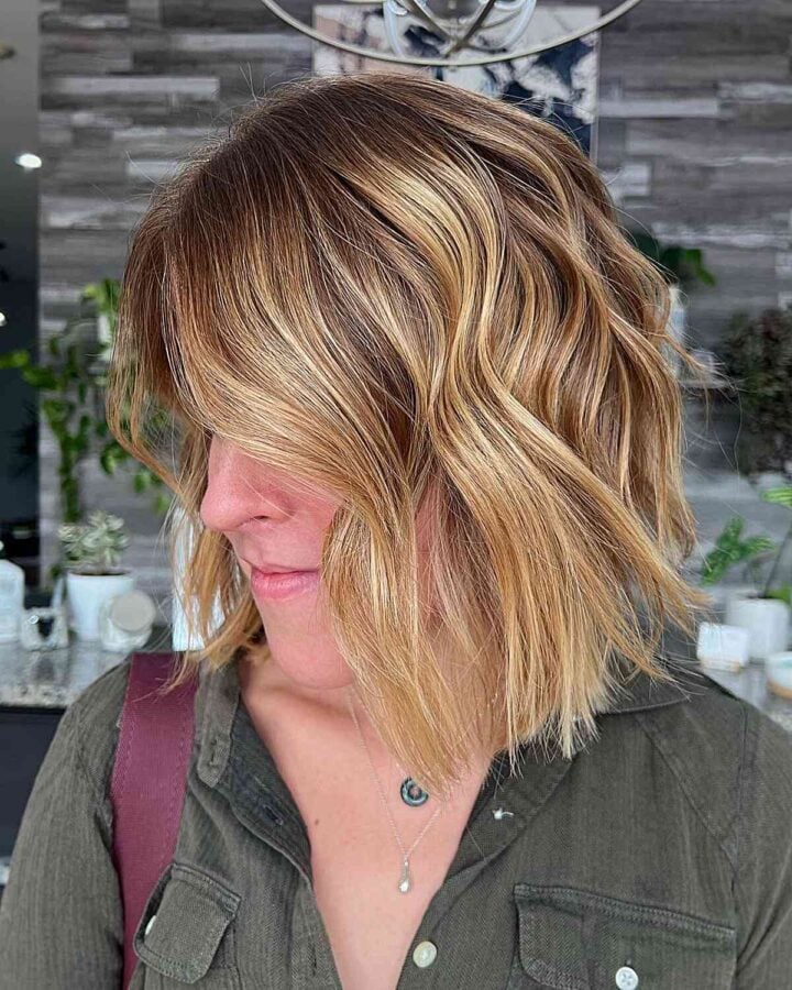 25 Shattered Bob Haircuts To Totally Get In 2024   Shattered Wavy Bronde Bob 720x900 