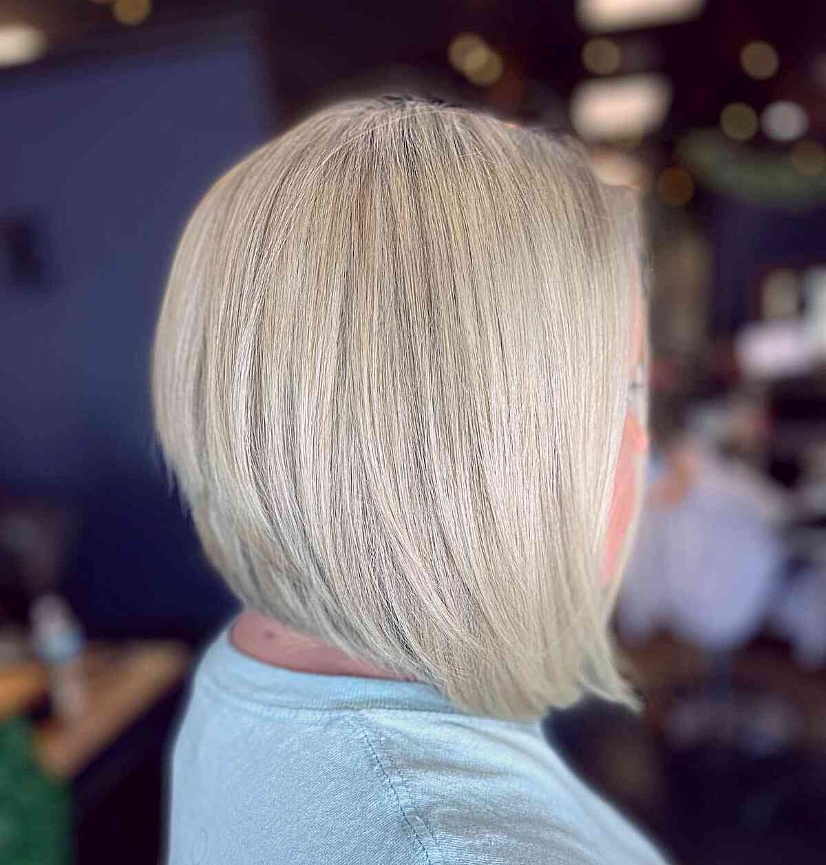Short Blonde Swing Bob Hair with Graduated Layers