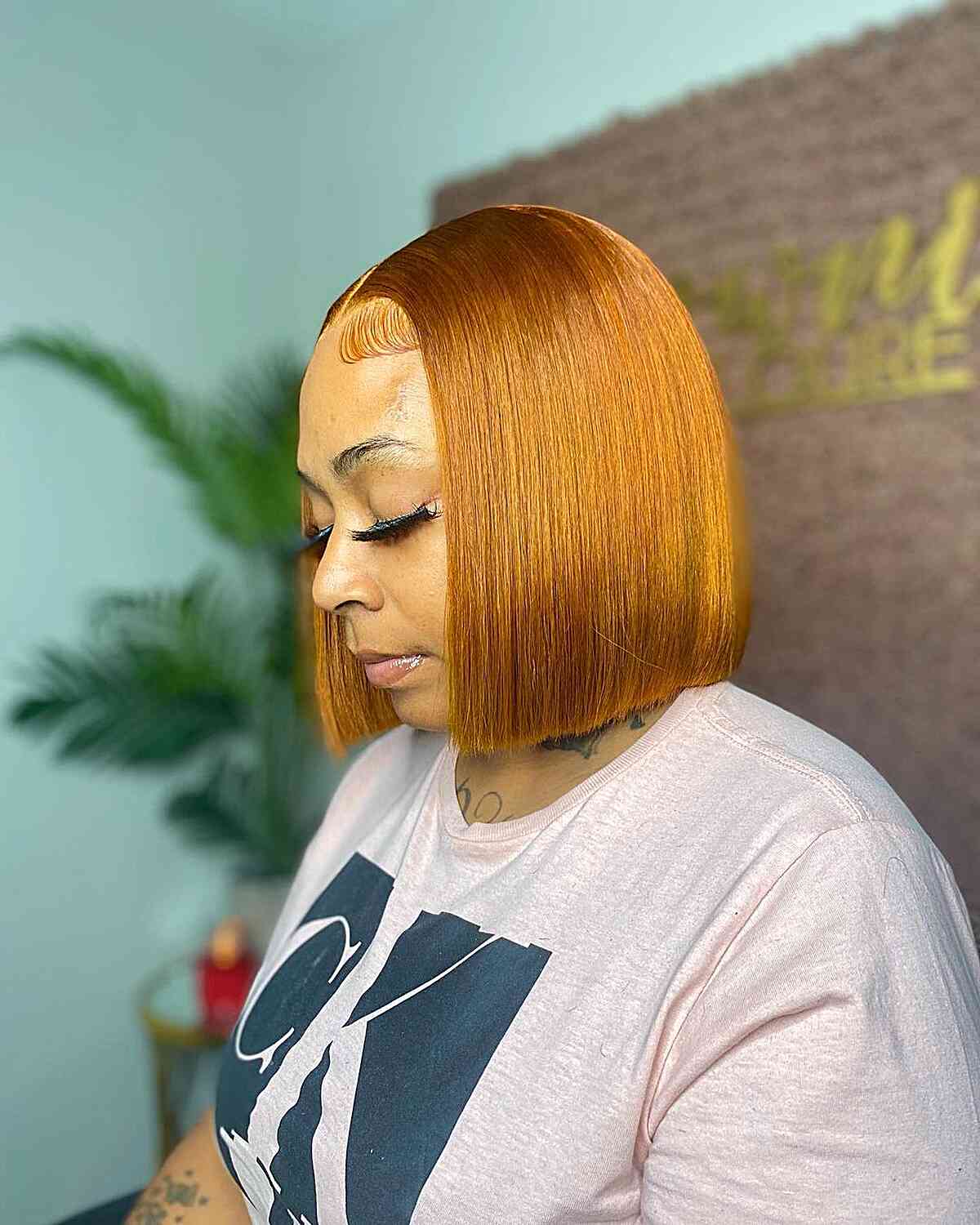 short bob hairstyle for black woman with round face