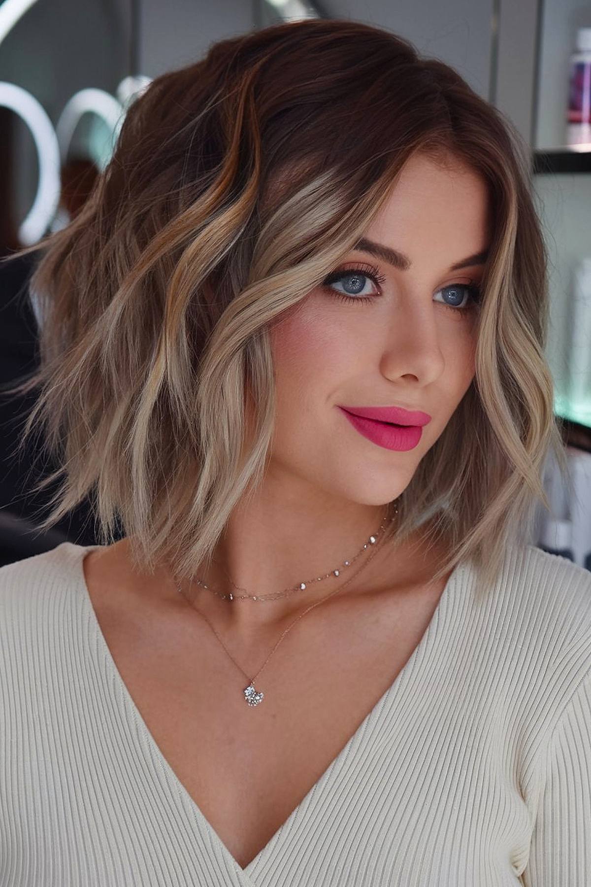 Short wavy bob hairstyle with highlights for thick hair