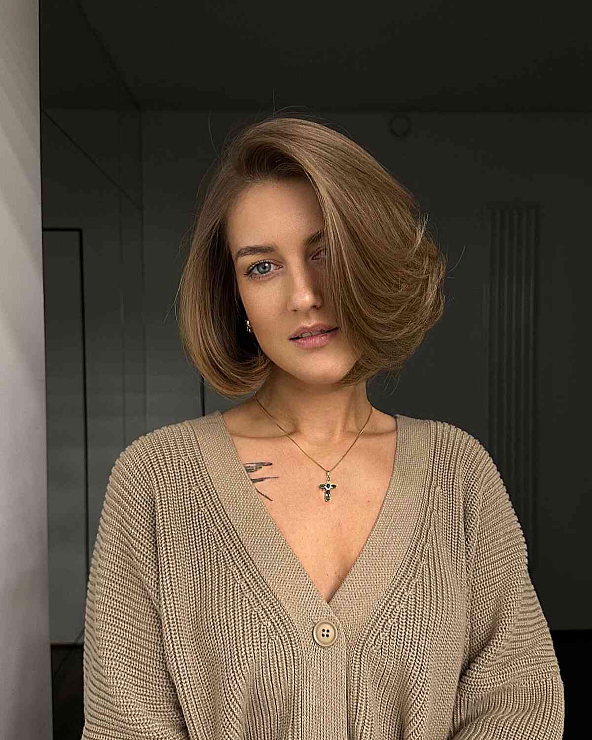Short Bubble Bob Hair with Wispy Layers