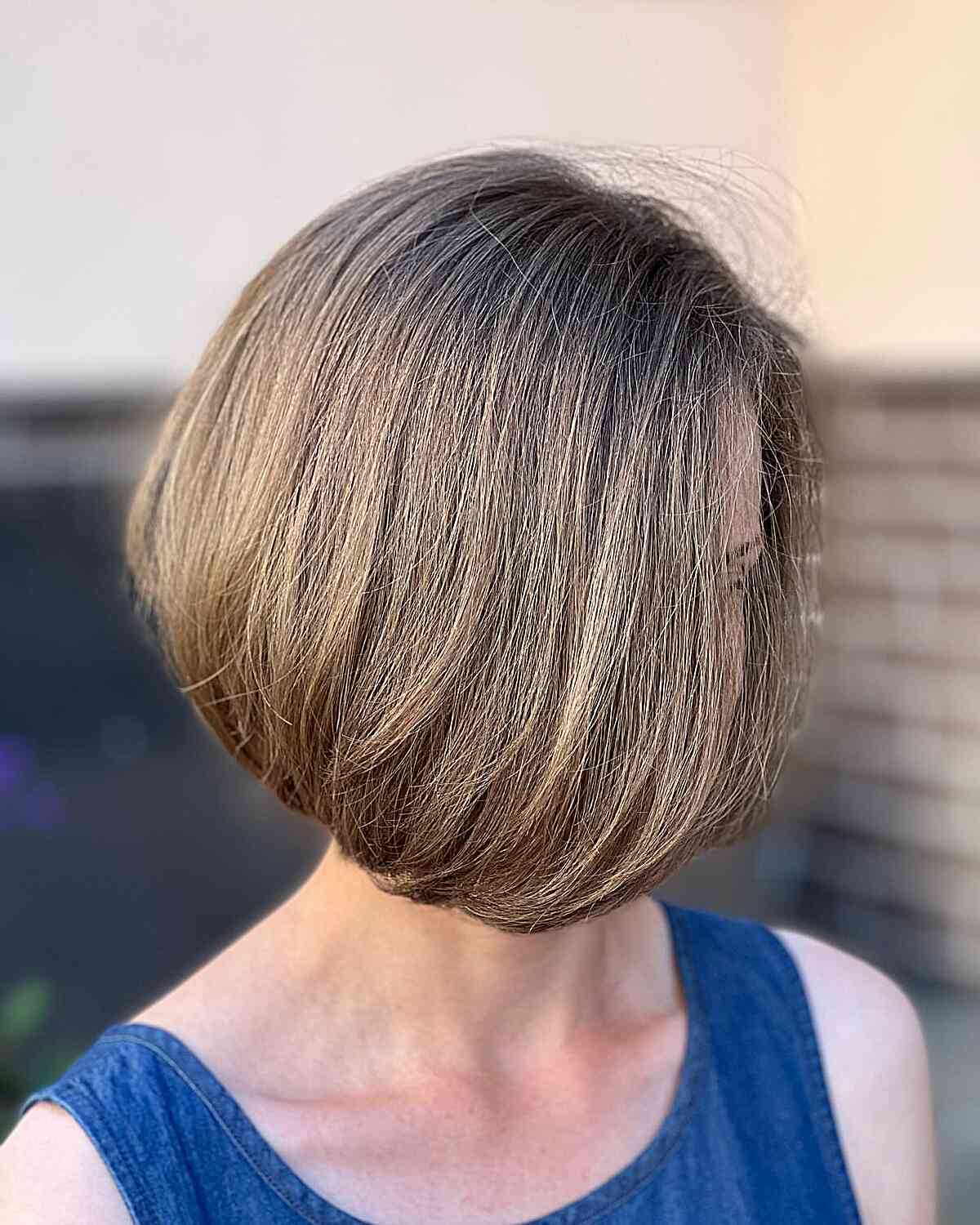 Short Bubble Bob with Soft Layers for Thicker Locks