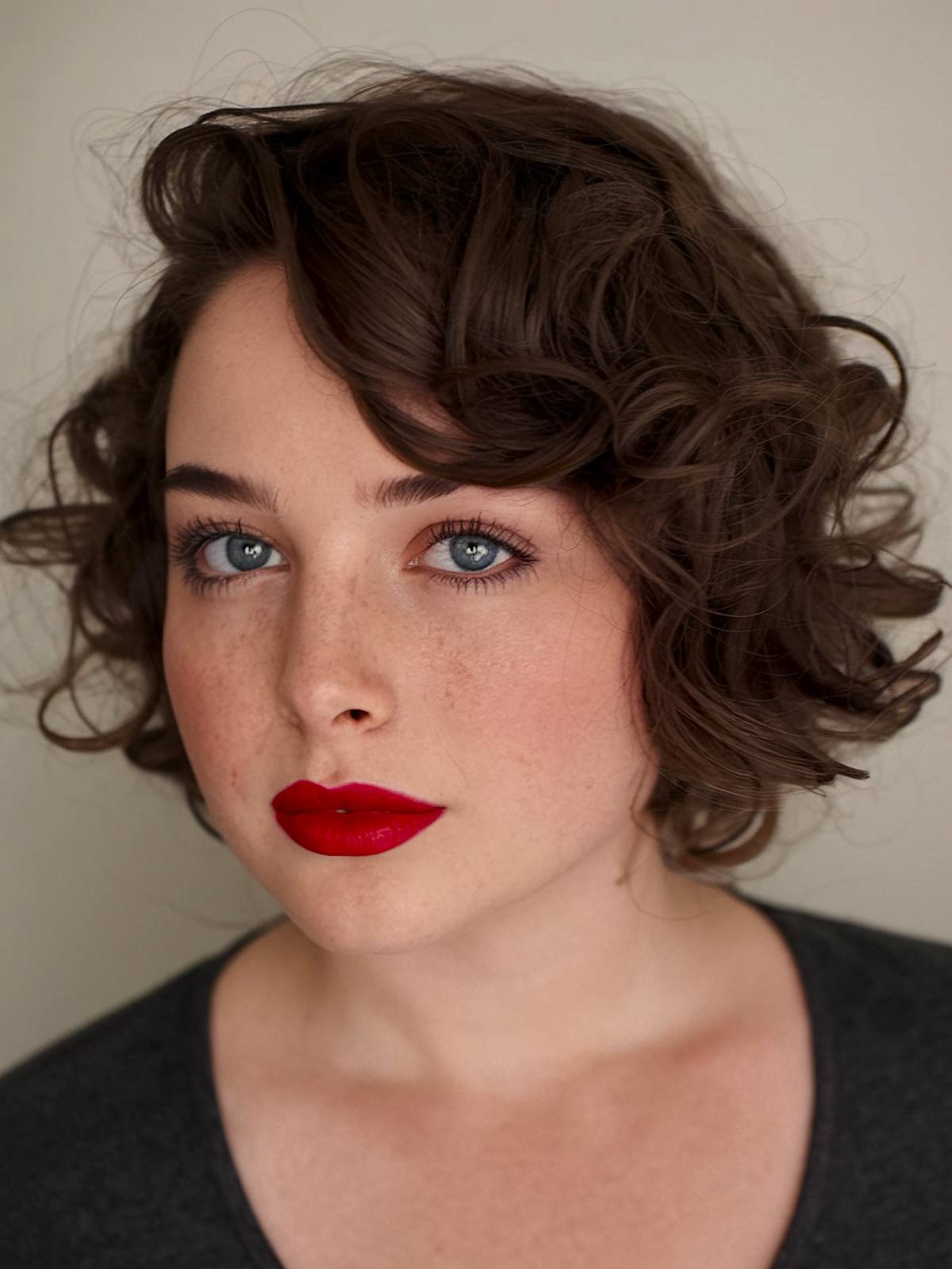 short curly haircut for round faces