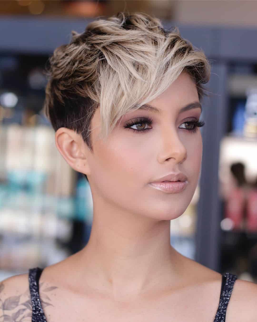 23 Flattering Short Haircuts For Oval Faces In 2024 23 Flattering Short Haircuts For Oval Faces In 2024