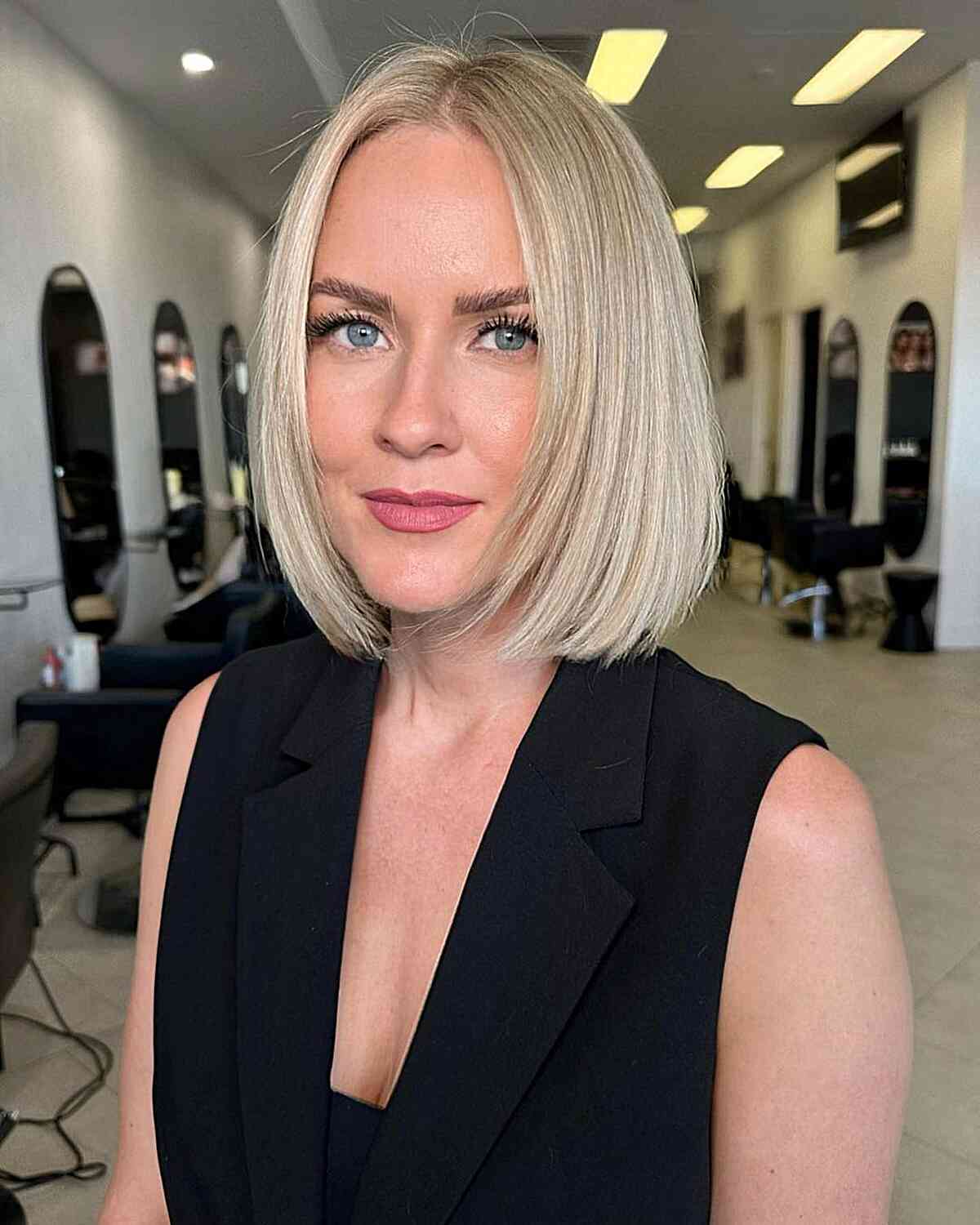 short haircut for round oval faces