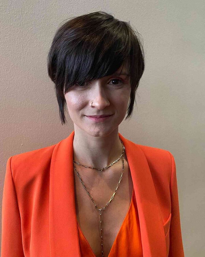 23 Flattering Short Haircuts for Oval Faces in 2025