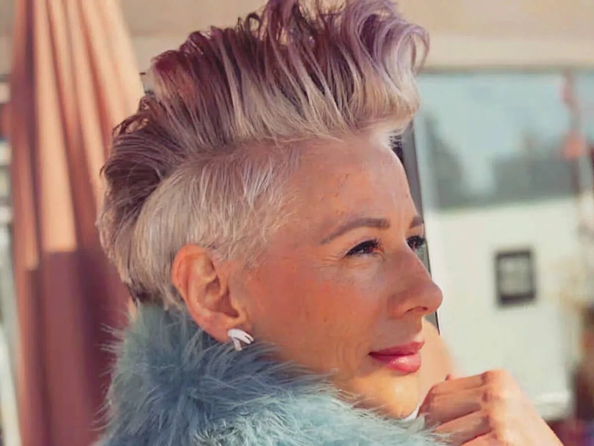 short hairstyles for women over 50 years ideas