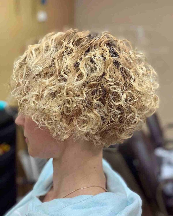 70+ Trendy Short Curly Haircuts & Hairstyles for Summer 2023