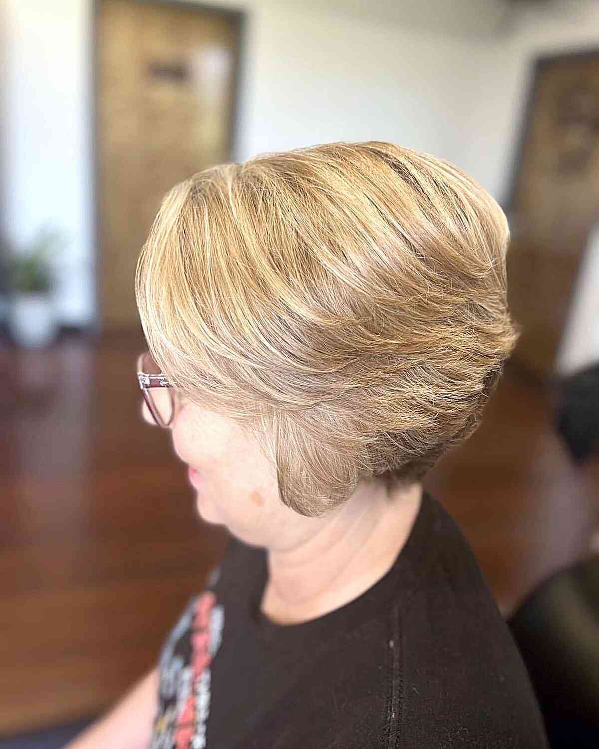 Short layered hairstyle for over 50 with glasses