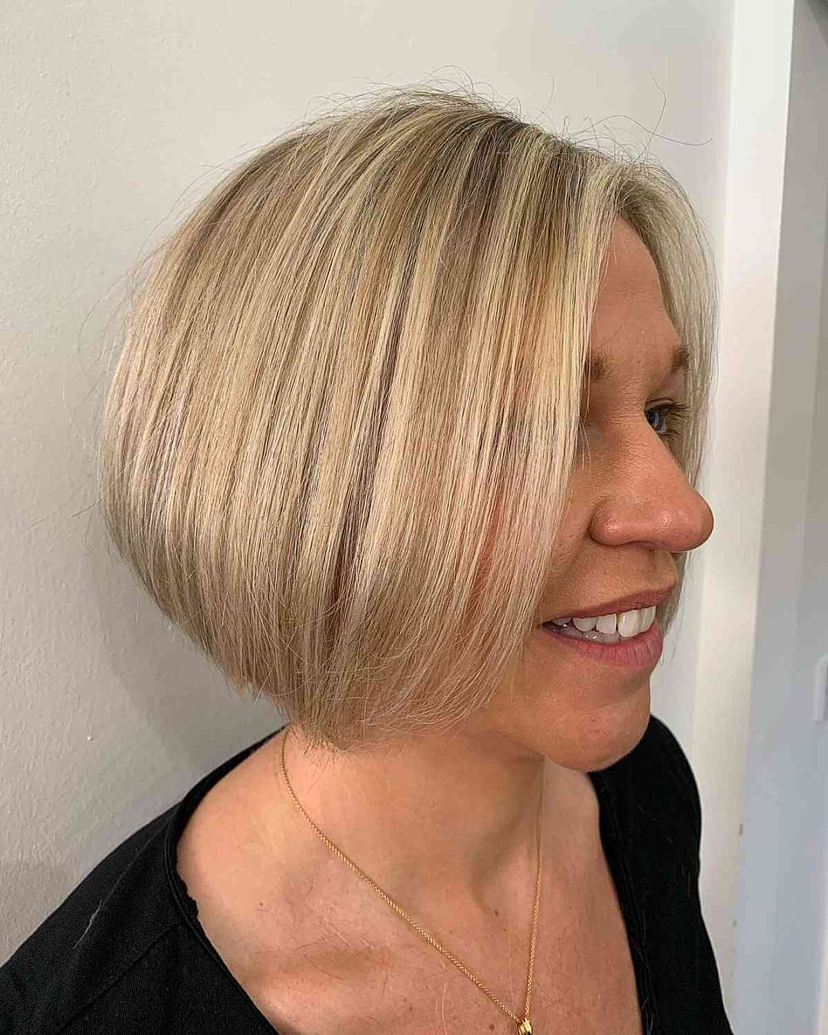Short-Length Blonde Bob for Ladies 40 and Up
