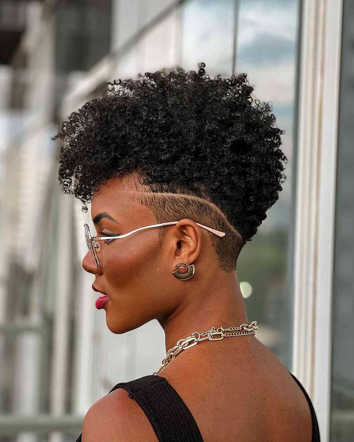 Short natural hair with low undercut pattern