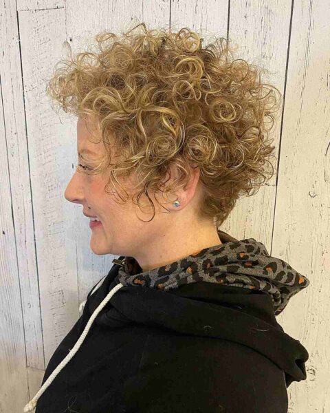 60+ Trendy Short Curly Haircuts & Hairstyles for Spring 2023