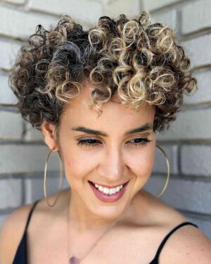 70+ Trendy Short Curly Haircuts & Hairstyles for 2024