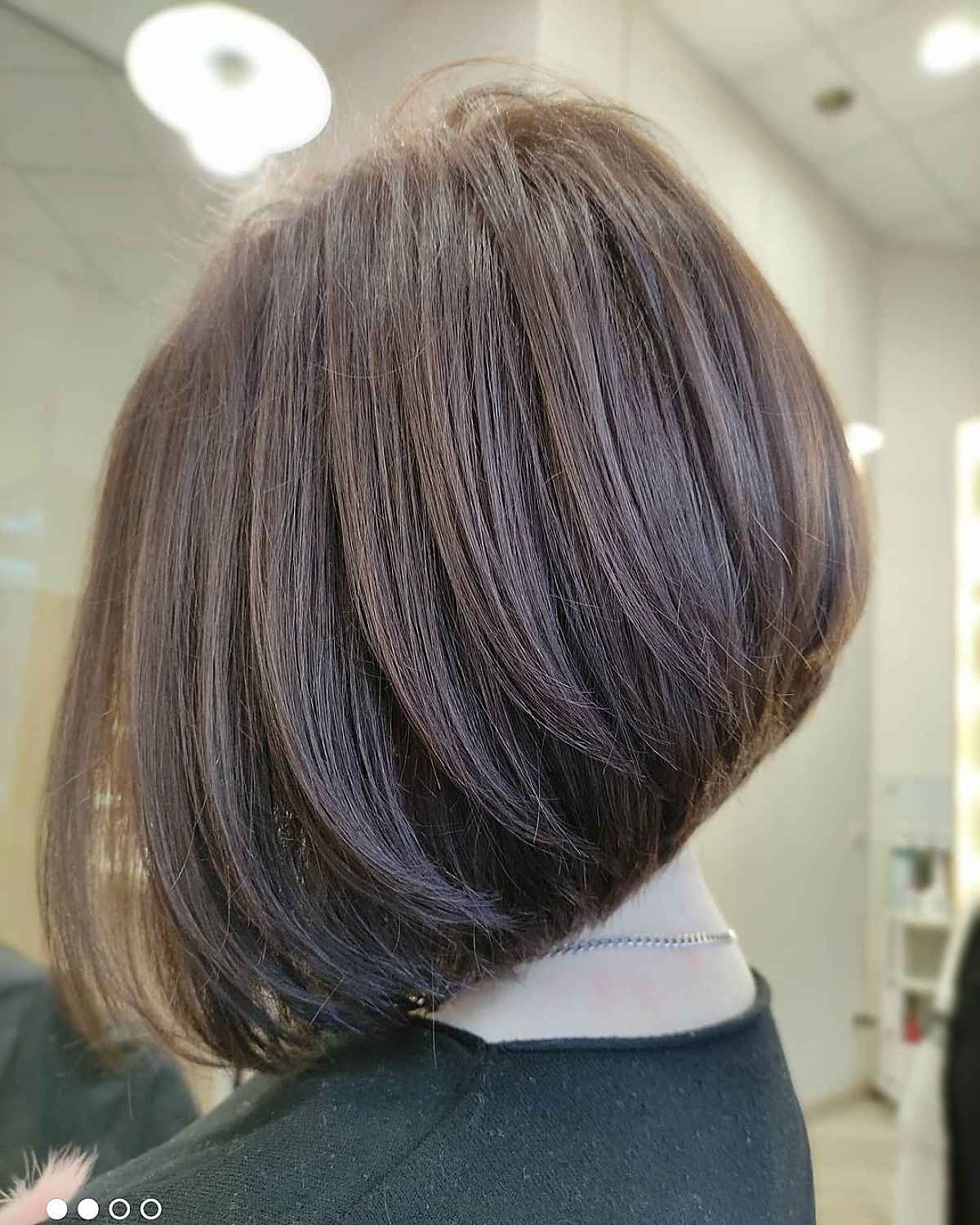 Short Rounded Bob with V-Cut Layers
