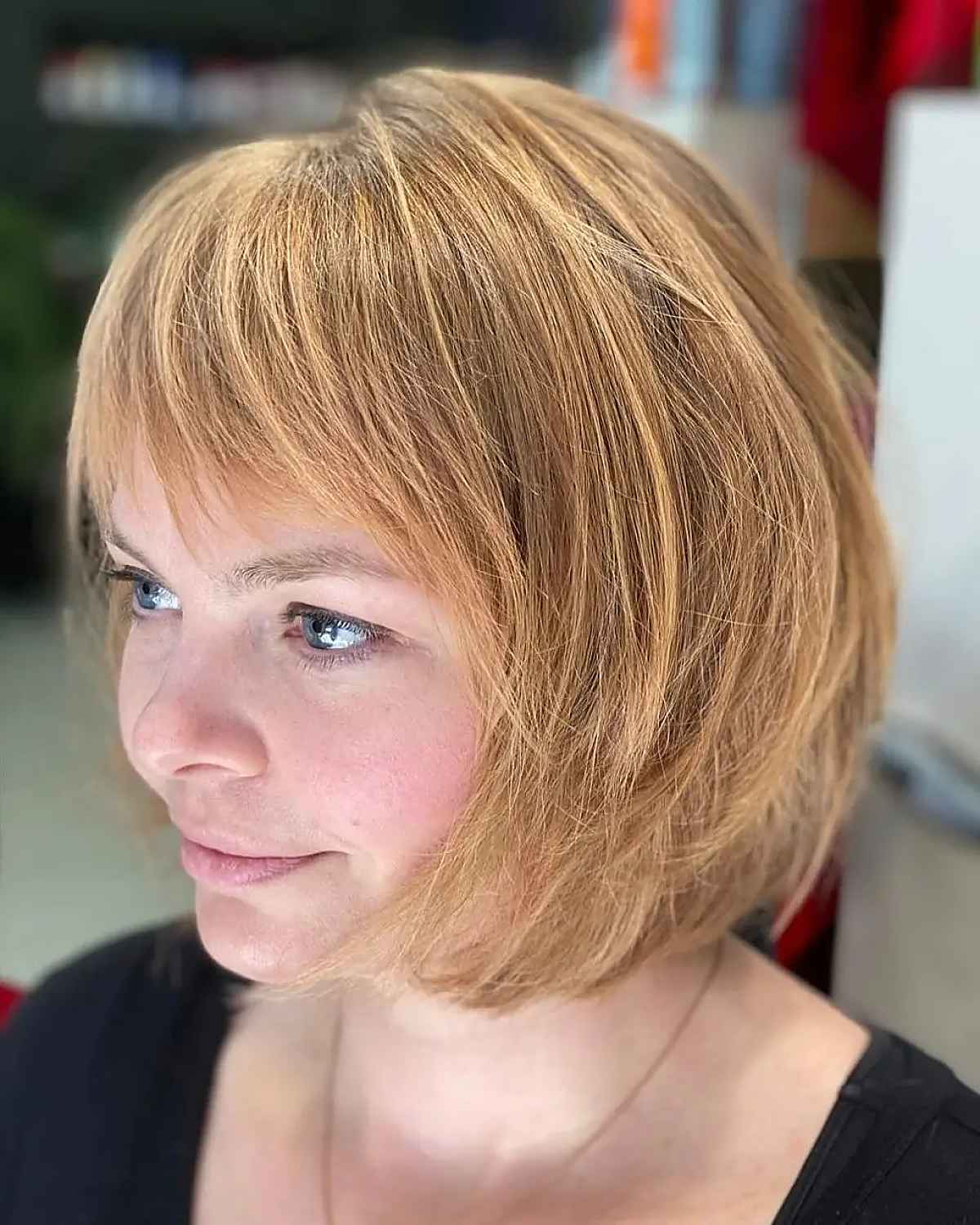 Wearable short textured bob with fringe