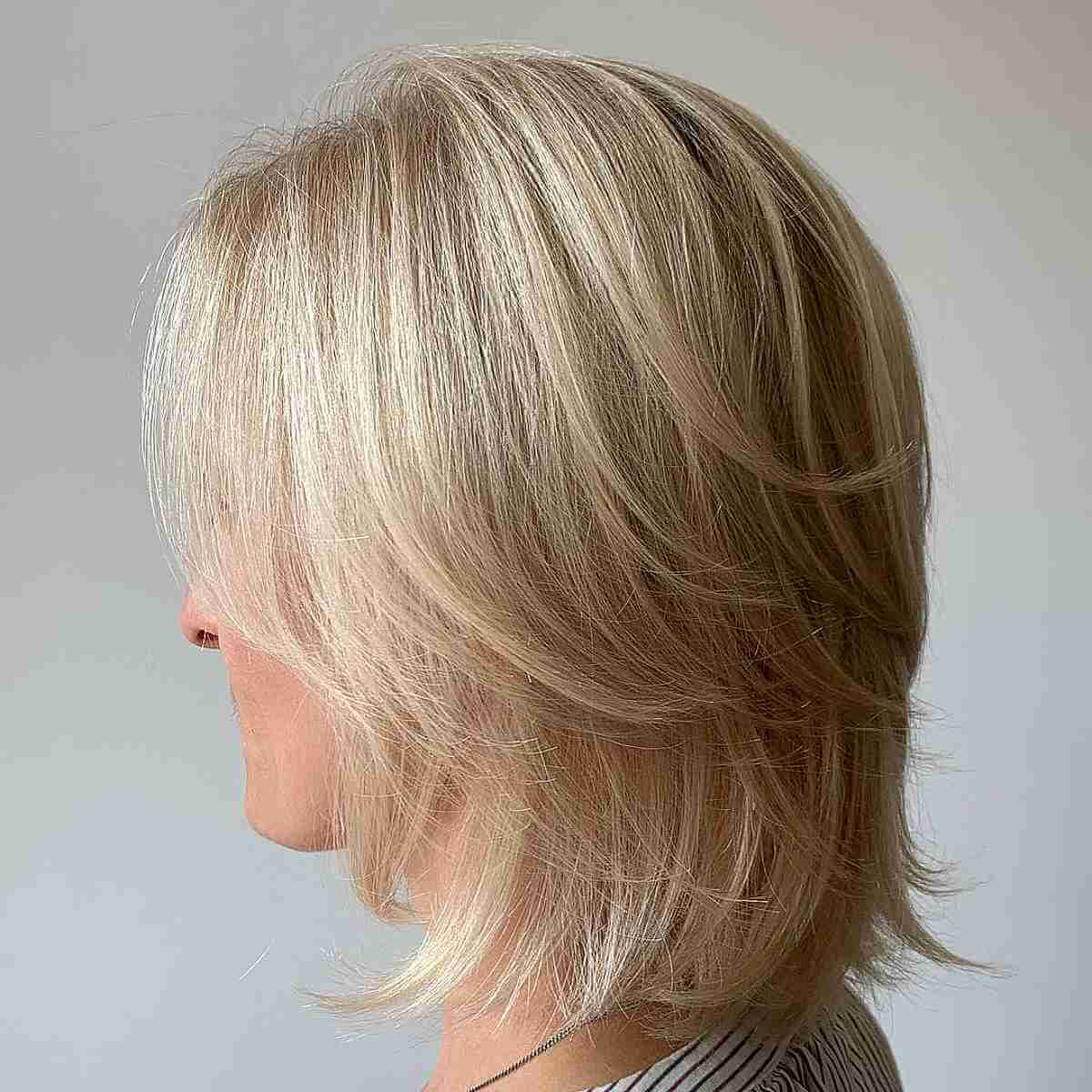 Short to Medium Wispy Blonde Hair with Disconnected Layers