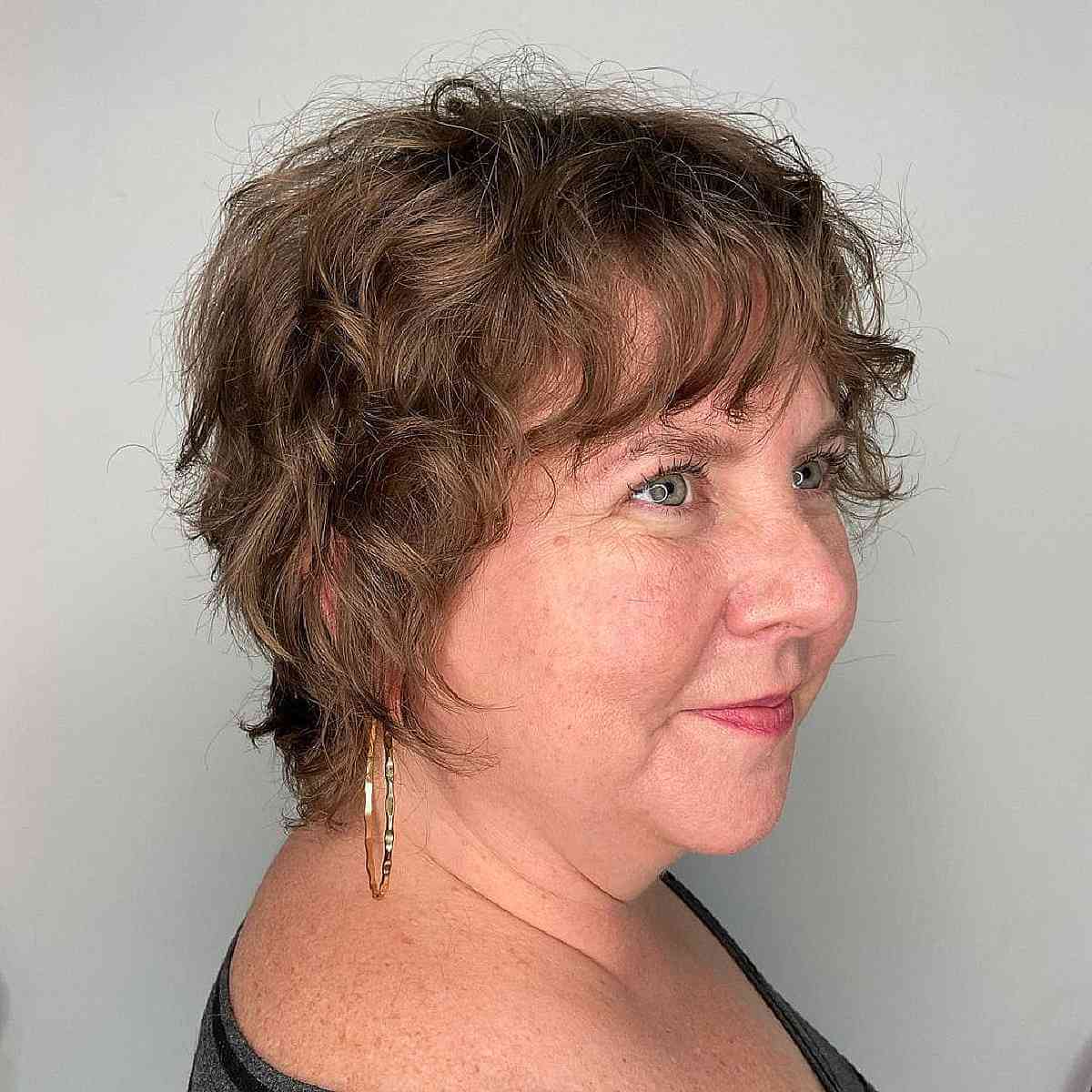 Short Wavy Shag for Round Faces