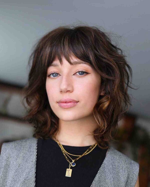 27 Cutest Wavy Bobs With Bangs Women Are Getting Right Now 
