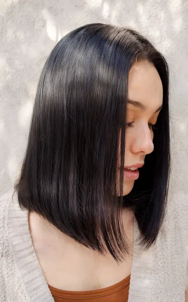 A Shoulder length blunt cut bob