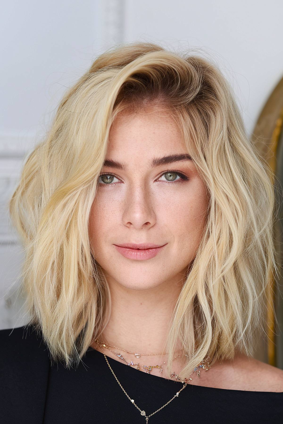 Shoulder-length shaggy bob with layered ends