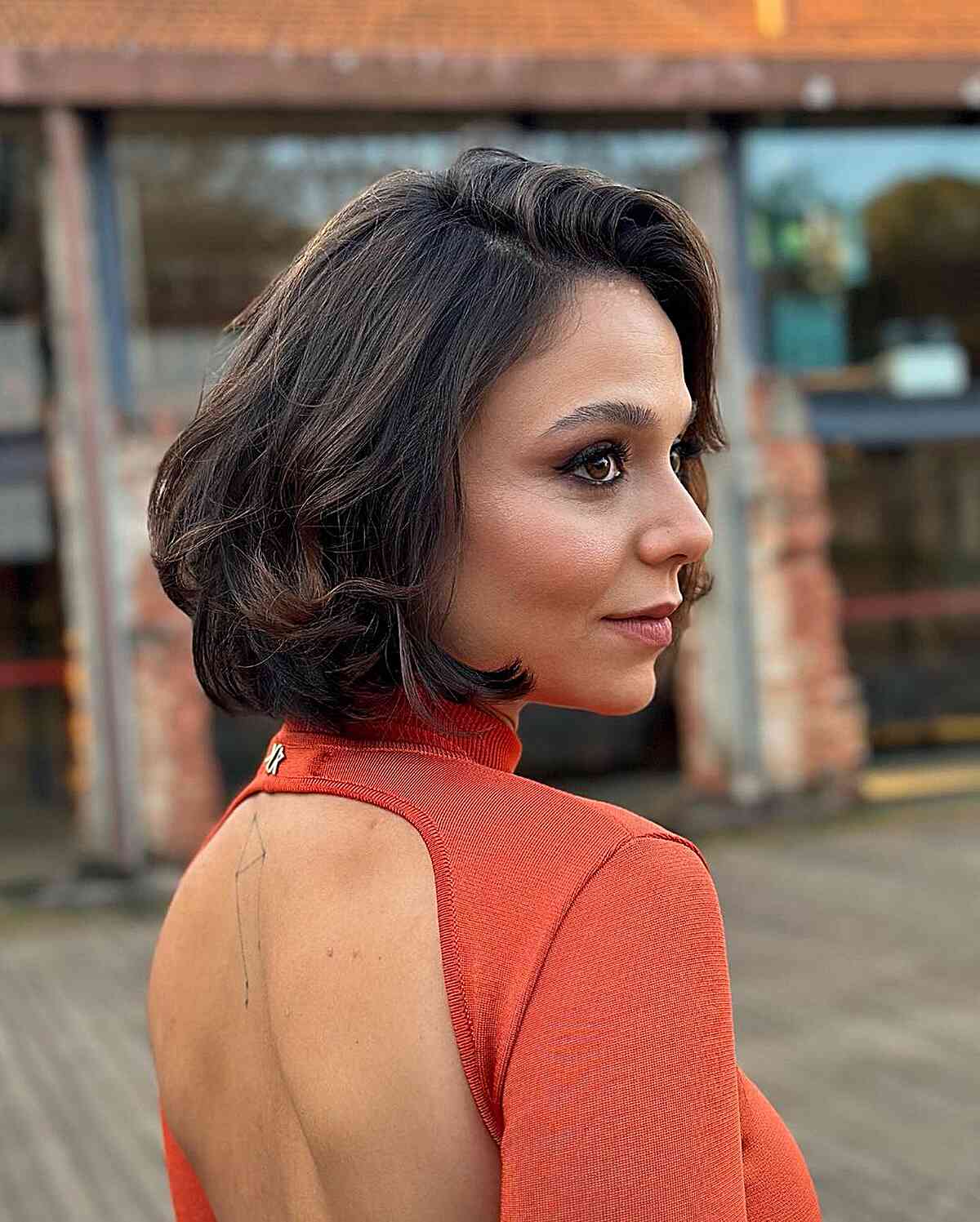 Side Part Layered Bubble Bouncy Bob on Neck-Length Hair