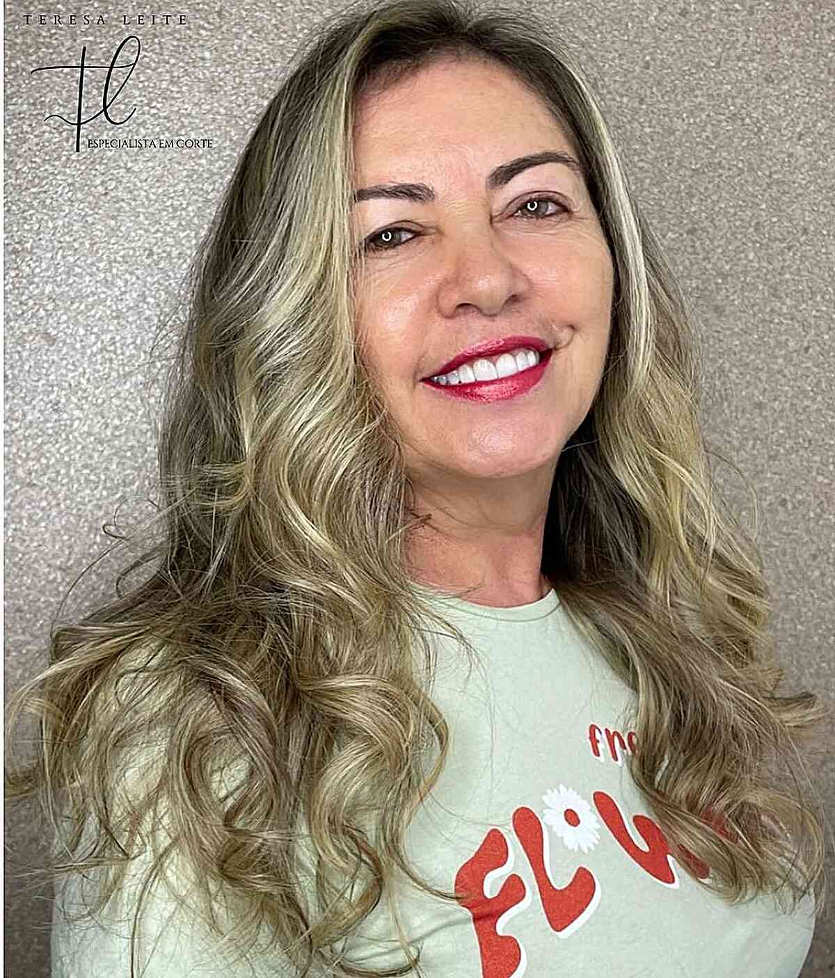 Side Part Style and Waves for Long Fine Hair on Overweight Ladies Over 50