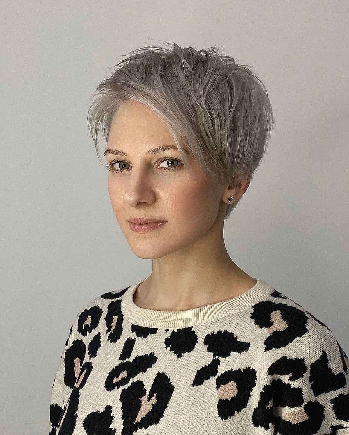 Ideas to go blonde - short icy balayage - allthestufficareabout.com