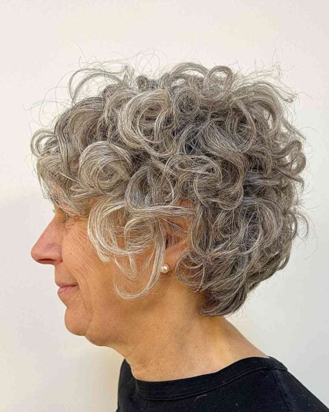 38 Gorgeous Short Hairstyles for Women In Their 60s with Grey Hair