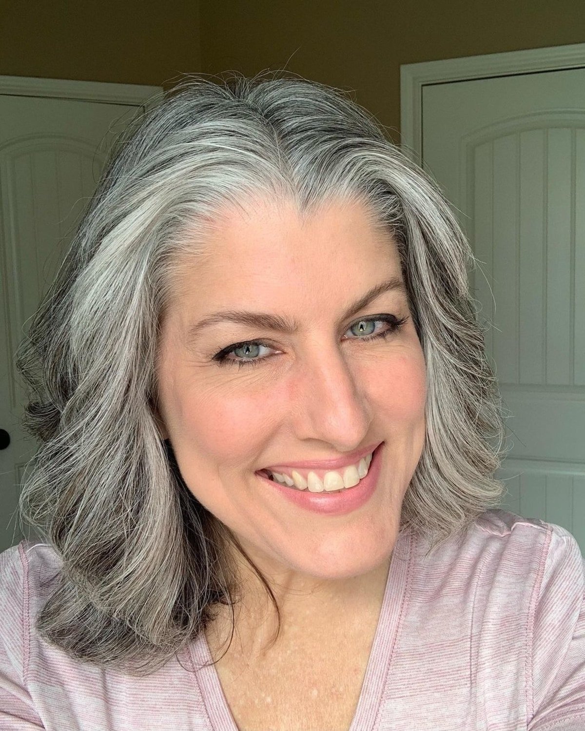 Stunning Silver Hair Color for Medium-Length Hair