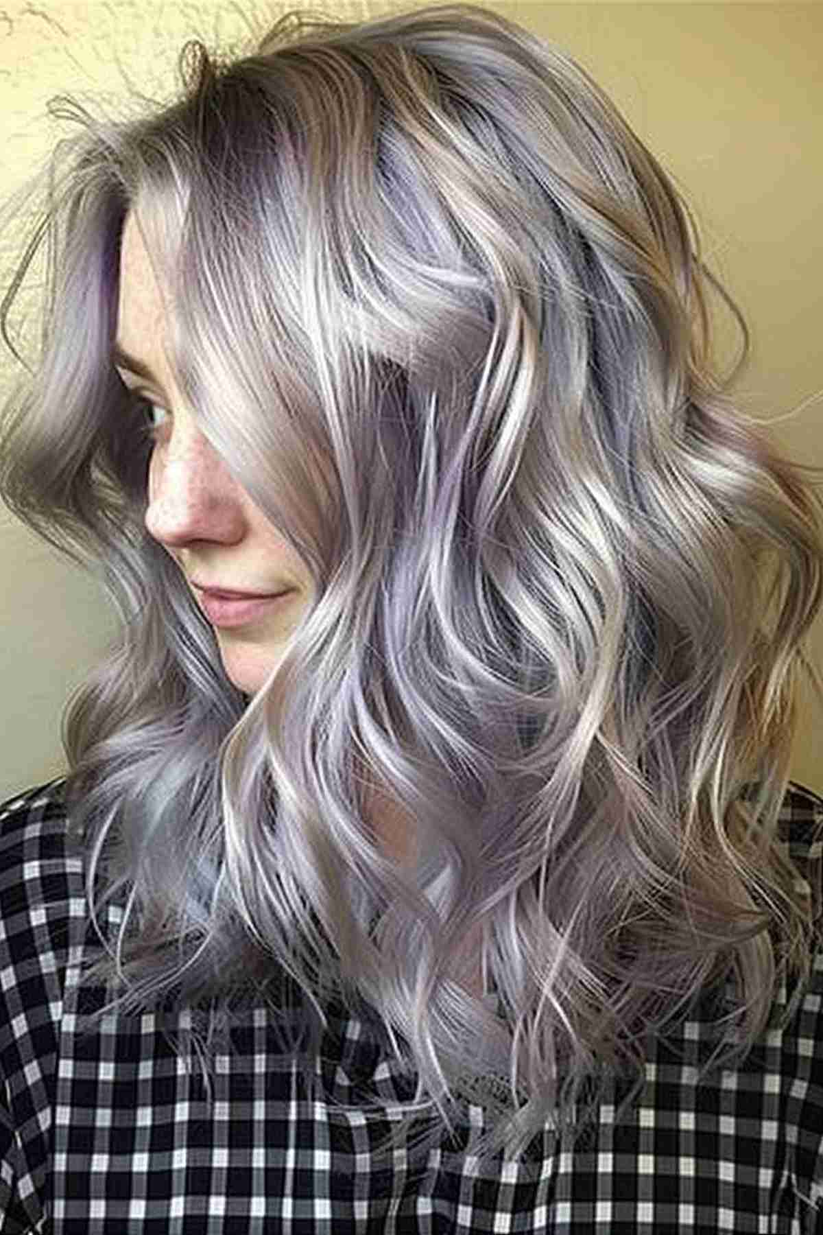 Long wavy hair showcasing a blend of natural and silver mauve hues, ideal for adding volume and a modern twist to traditional silver color ideas.