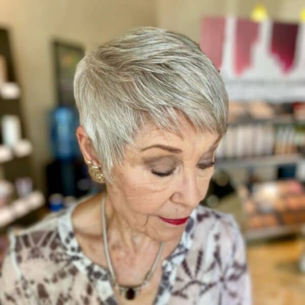 27 Short Shaggy Haircuts Women In Their 60s Can Totally Pull Off