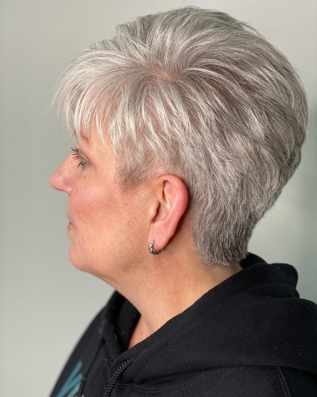 simple pixie cut for 50 year old woman