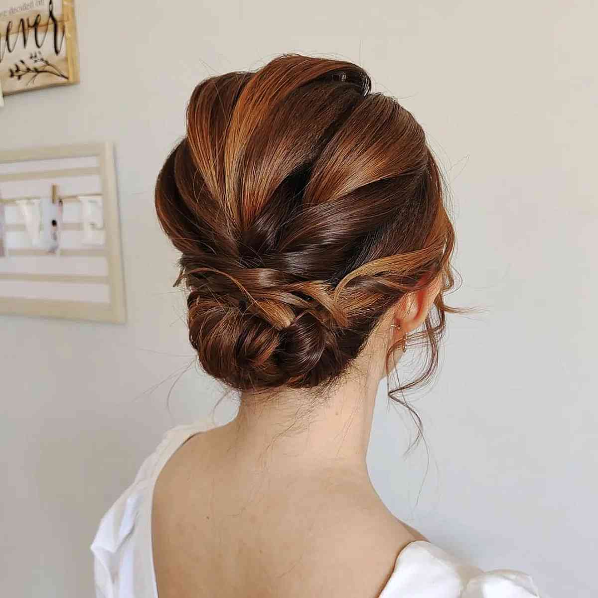 Simply Elegant and Classic Short Hairstyle for a Wedding