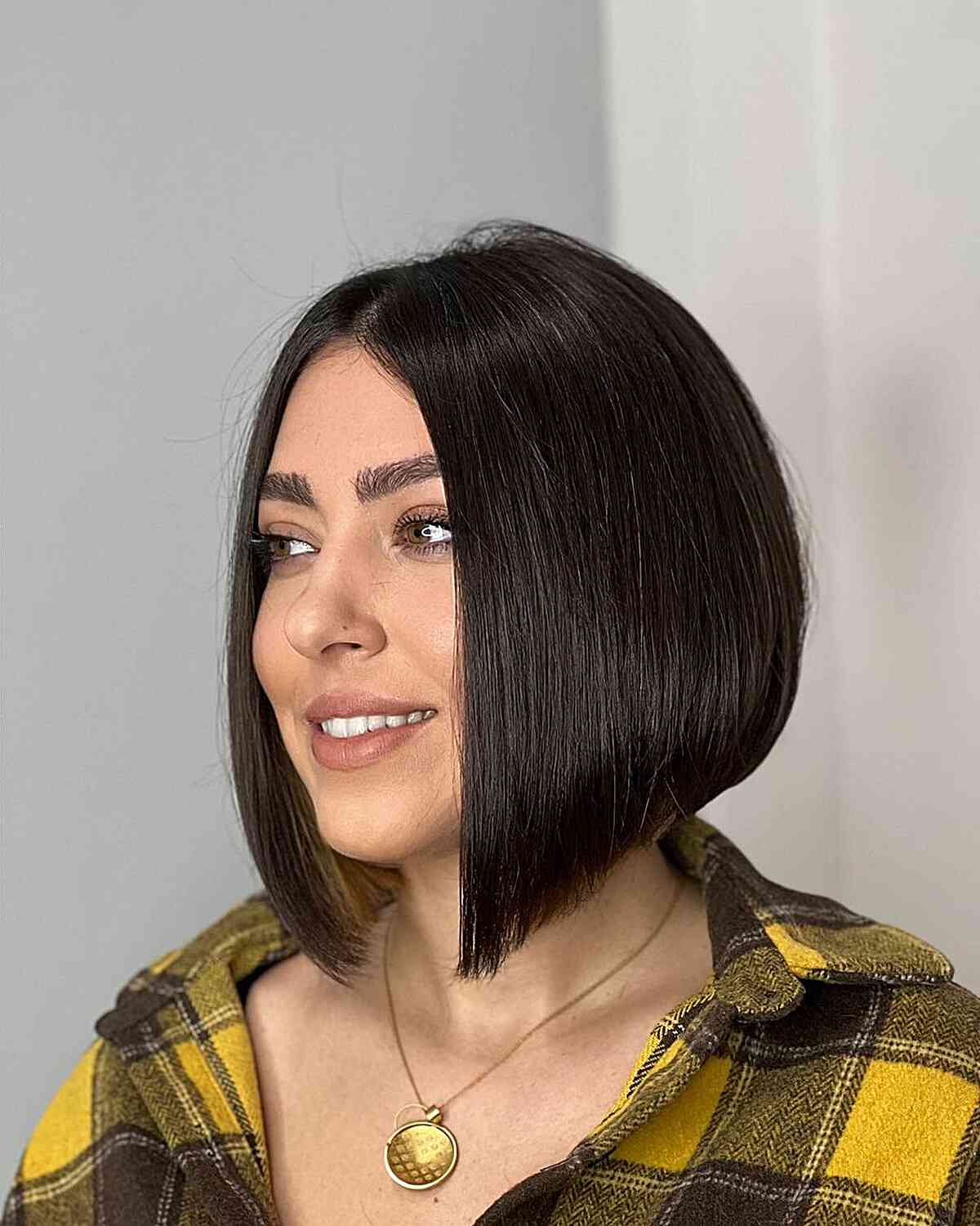 Sleek A-Line Slob Hairstyle for women with a middle part and face-framing