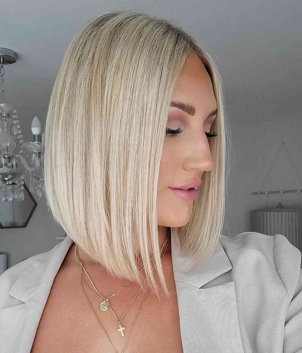 Sleek Blonde Inverted Bob for Thin-Haired Ladies