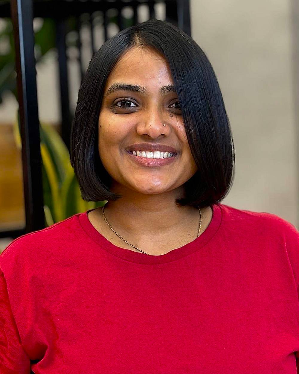 Sleek chin-length bob with side part, a smooth and structured short bob for straight, medium to thick hair