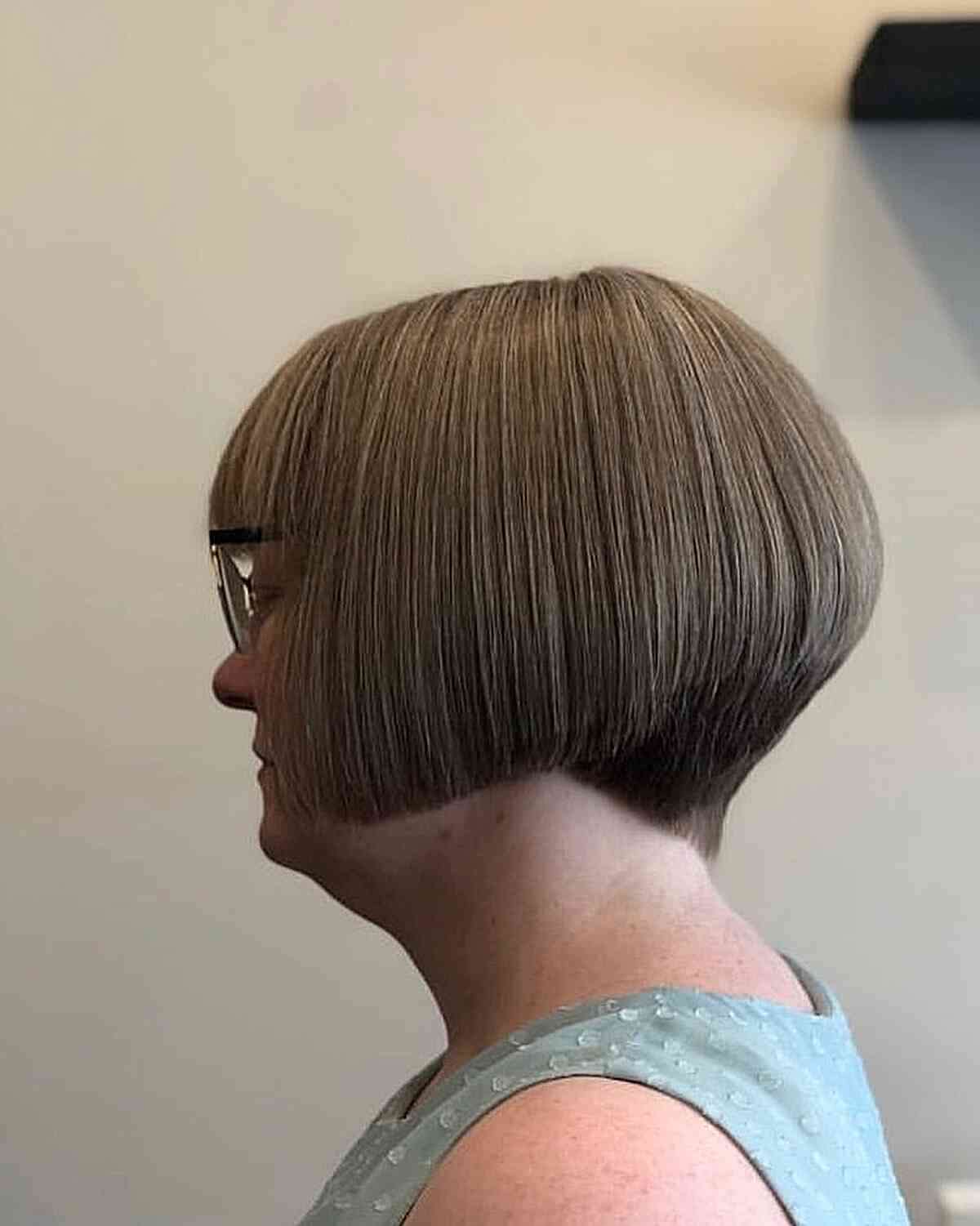 Sleek Graduated Inverted Jaw-Length Bob with Straight Bangs