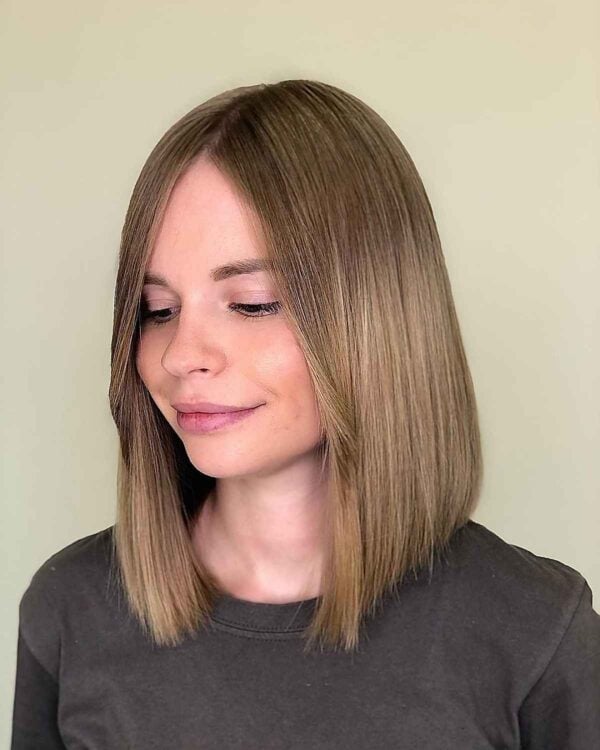 32 Best Ways to Style Shoulder-Length, Straight Hair for a Modern Look