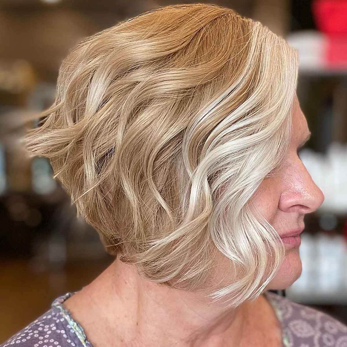 Soft Wavy Bob with Stacked Layers