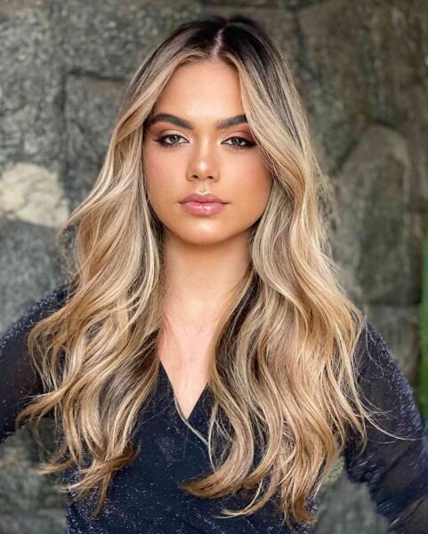 24 Loose Wavy Hair Ideas for a Trendy and Chill Vibe