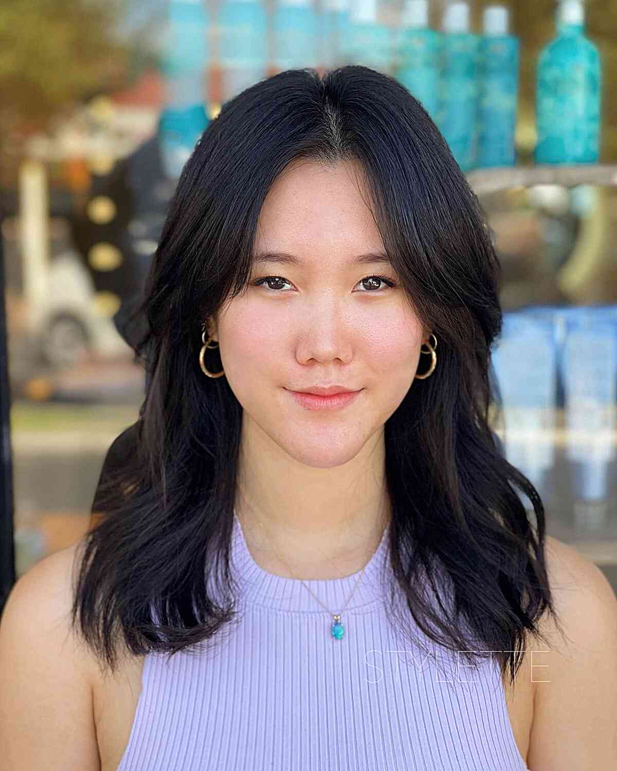 Soft Wavy Shoulder-Length Hair with Face Frame