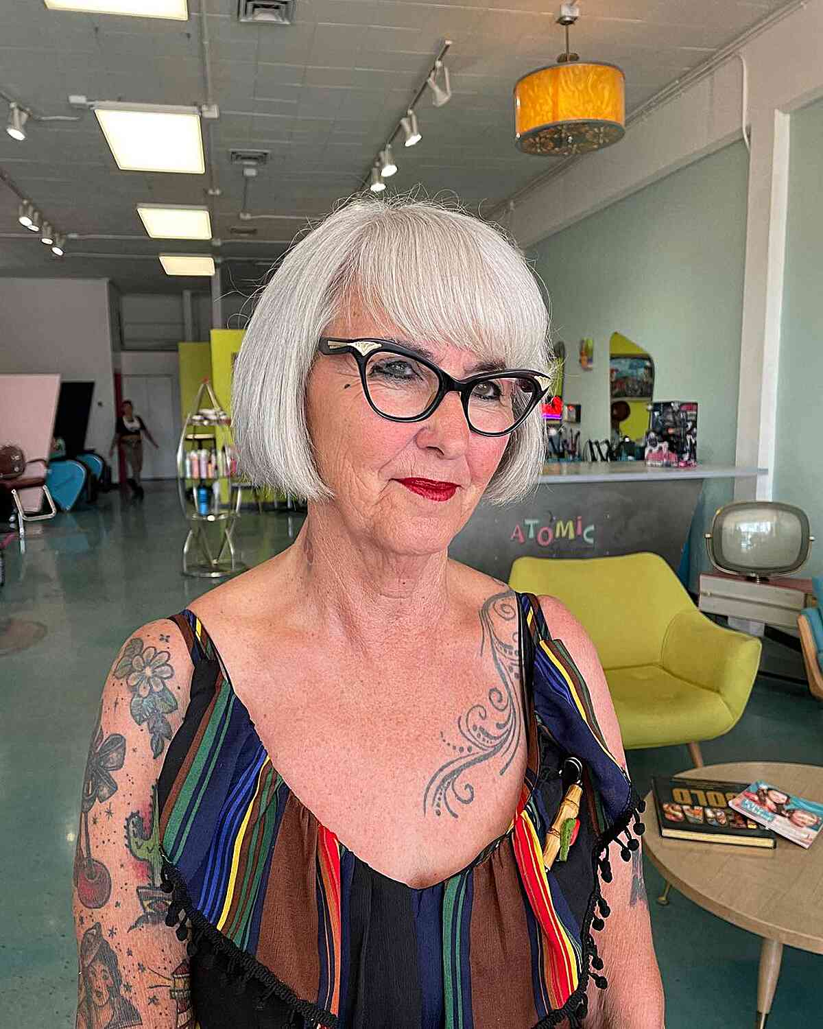Spicy Bob with Natural Color for Women Aged 60 with Specs