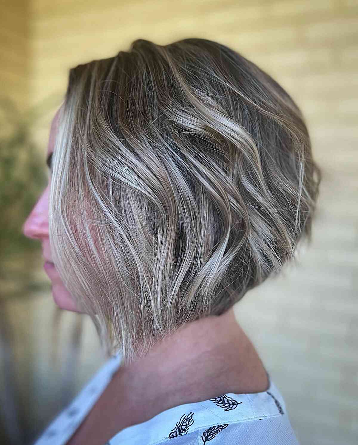 Neck-Length Stacked Angled Wavy Bob with Blonde Highlights