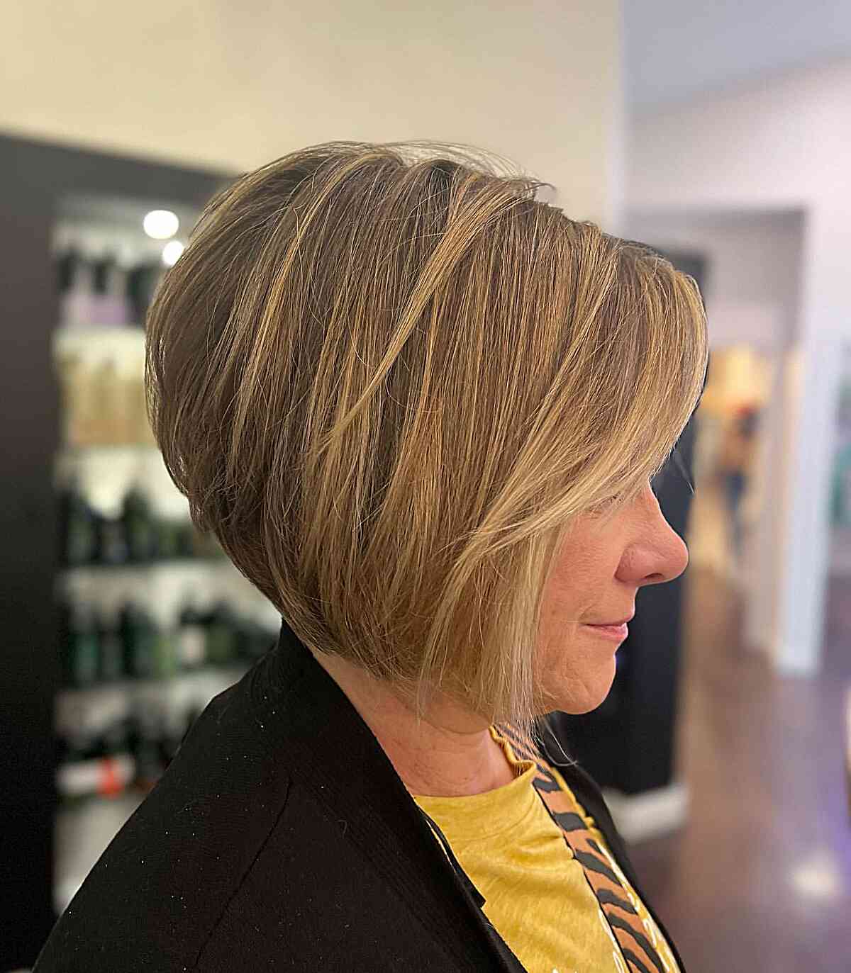 Stacked Layers and Blonde Highlights for Short Swing Bob Hair