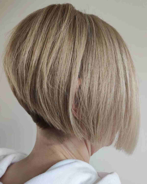 26 Stylish Graduated Bobs for Older Women That Are Easy to Style ...