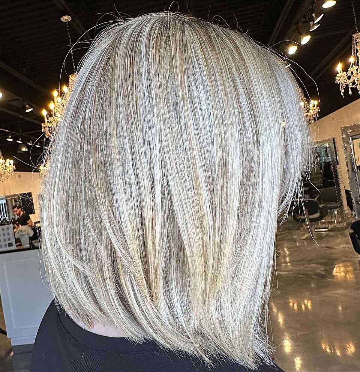 Shoulder-Length Straight Blonde Balayage Lob with Brown Lowlights